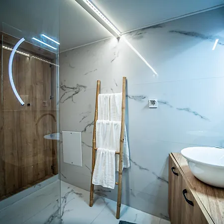Apartment Loft Lux Living - 7 Minutes From Center