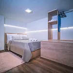 Loft Lux Living - 7 Minutes From Center Apartment