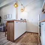 Loft Lux Living - 7 Minutes From Center