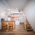 Loft Lux Living - 7 Minutes From Center Apartment