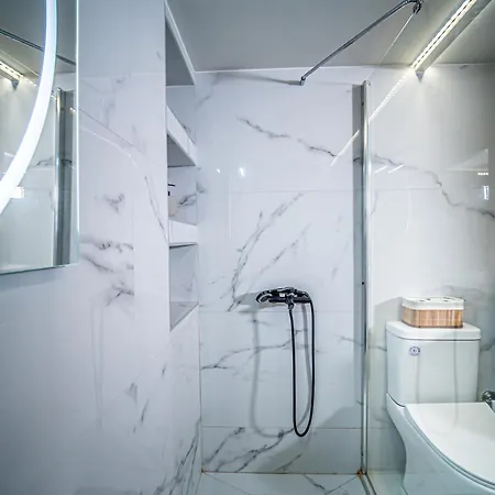 Loft Lux Living - 7 Minutes From Center Lägenhet *