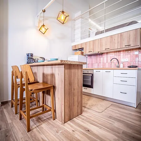 Loft Lux Living - 7 Minutes From Center 沃洛斯